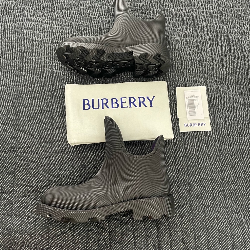 Burberry Black Winter & Rain Boots for Women - Picture 9 of 10